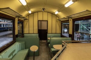 Restauratierijtuig RD 7659 binnenkant
